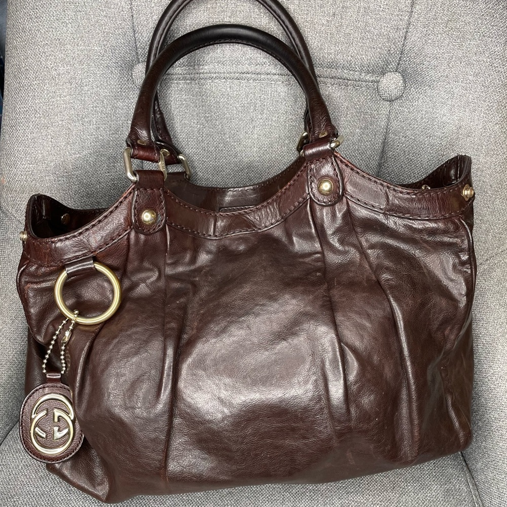 Gorgeous Calfskin Leather Gucci Shoulder Bag with Convertible Snaps